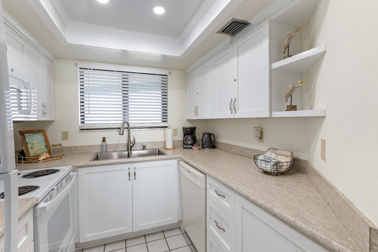 Ocean View With A Beachfront Pool At Ocean Trillium Condo ~ 403 New Smyrna Beach Bagian luar foto